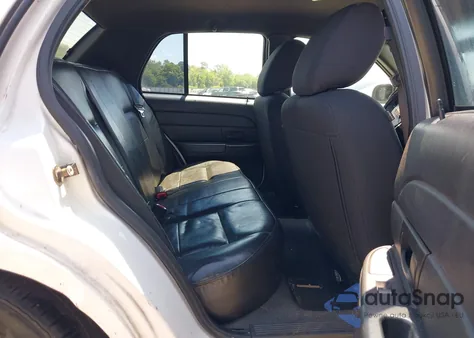 2011 Ford Crown Victoria Police Interceptor z USA, uszkodzony, nr VIN 2FABP7BV8BX113890